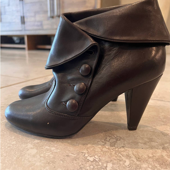 Gianni Bini Desiree cuffed button brown leather ankle boot - 7.5 M - Picture 4 of 6